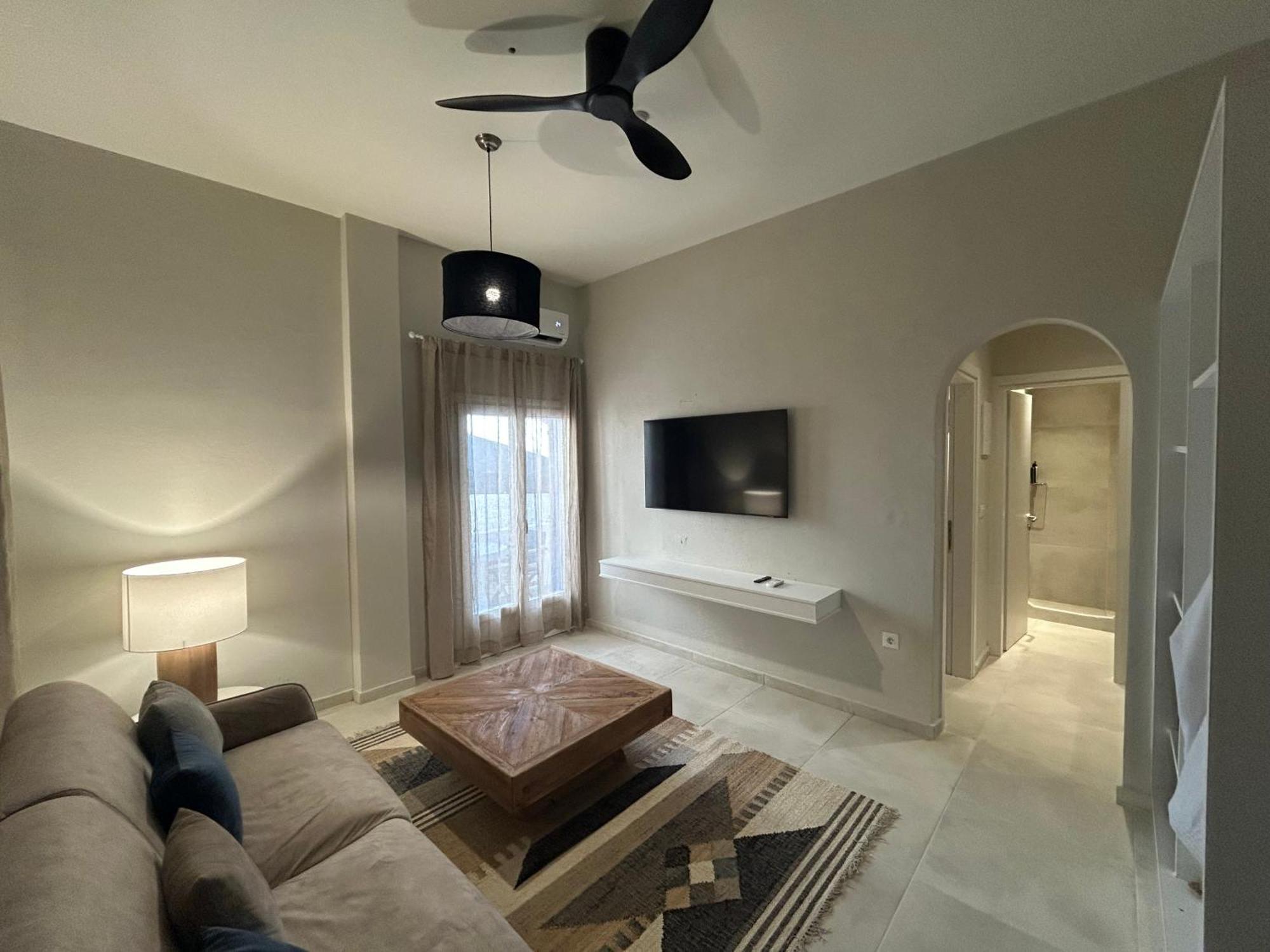 The Noverian Bios Santorini Boutique Hotel Fira  Room photo