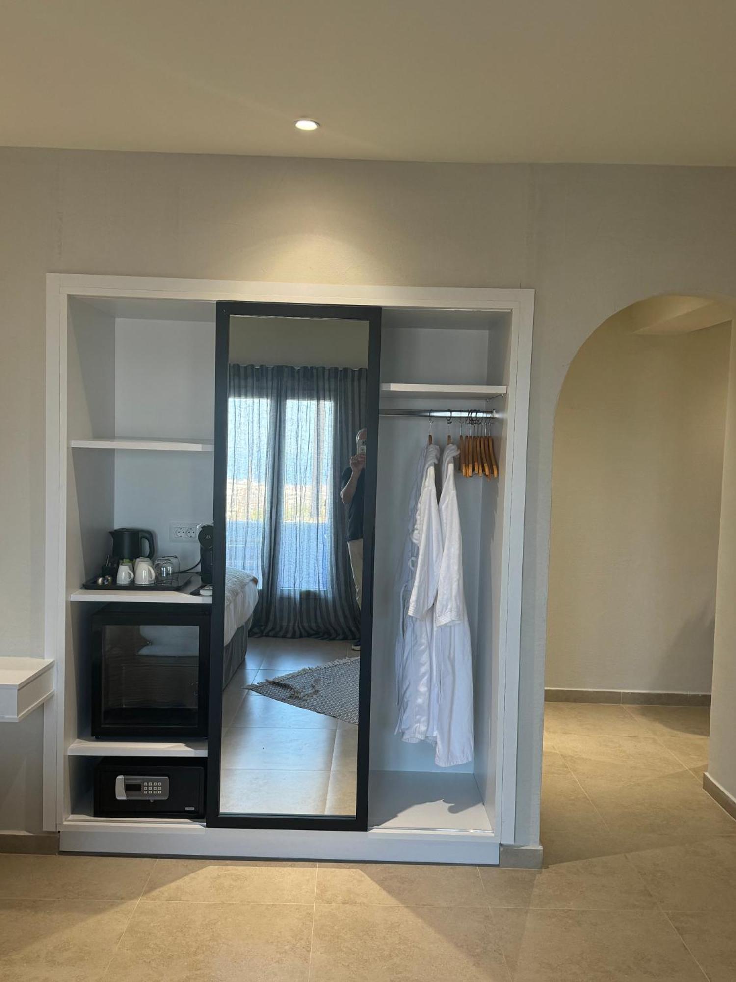 The Noverian Bios Santorini Boutique Hotel Fira  Room photo