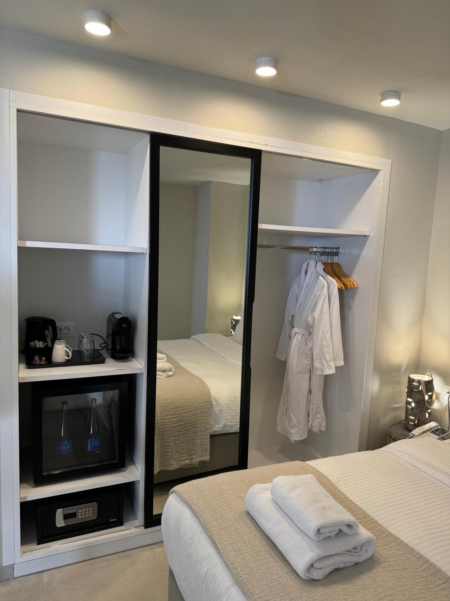 The Noverian Bios Santorini Boutique Hotel Fira  Room photo